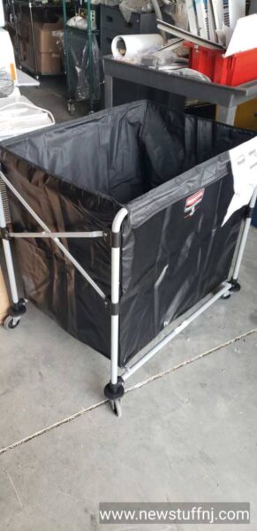 Rubbermaid 8 Bushel Capacity X-Cart Collapsible Bulk Truck