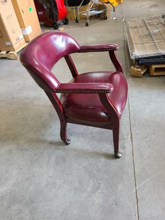 Boss Ivy League Executive Captain’s Chair – Vinyl Burgundy