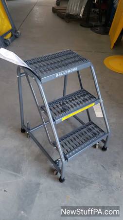 Grip 16"W 3 Step Steel Rolling Ladder Serrated Top Step