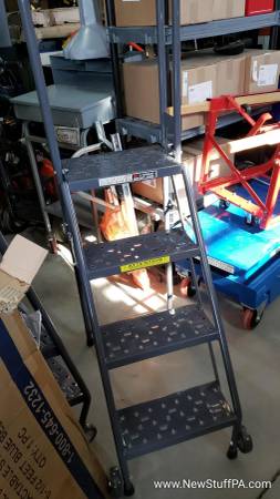 4 Step Folding Rolling Ladder Stand – Perforated Tread 350lb cap