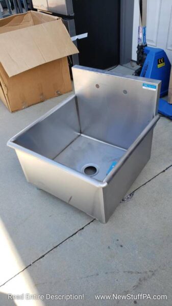 BK Resources® 1-Compartment Stainless Sink 24 X 24 X 14 Deep Galv legs