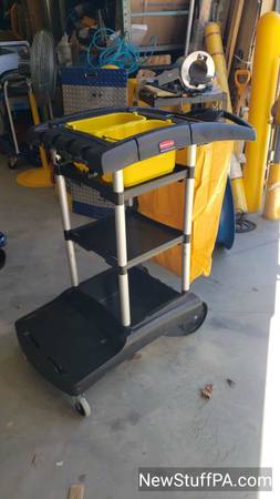 Rubbermaid® High Cap Hotel Janitorial Cleaning Cart