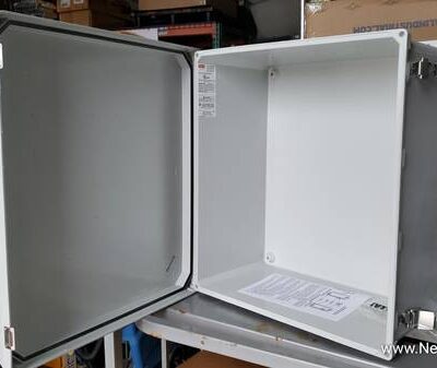18 x 16 x 9 Hoffman Fiberglas Electrical Enclosure w latches