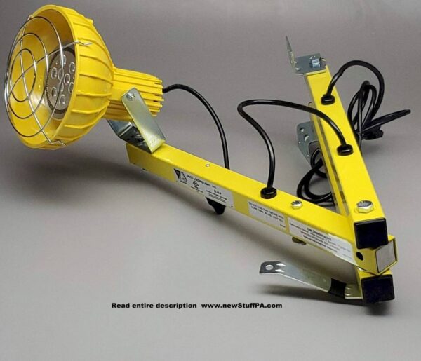 Tri Lite Polycarbonate Head LED dock light 14w 40in reach par38