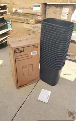 7 Gallon Rubbermaid Plastic Wastebasket 12x