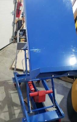 Mobile Lift & Tilt Scissor Lift Table 600 Lb. Cap. 36 x 24 Platform