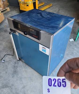 Memmert UN 110 Universal Oven, Natural Gravity Convection