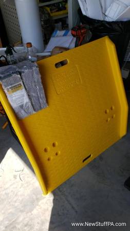 Portable Plastic Dock Plate For Hand Trucks, 36″Lx35″Wx5″H, 750 Lb. Capacity
